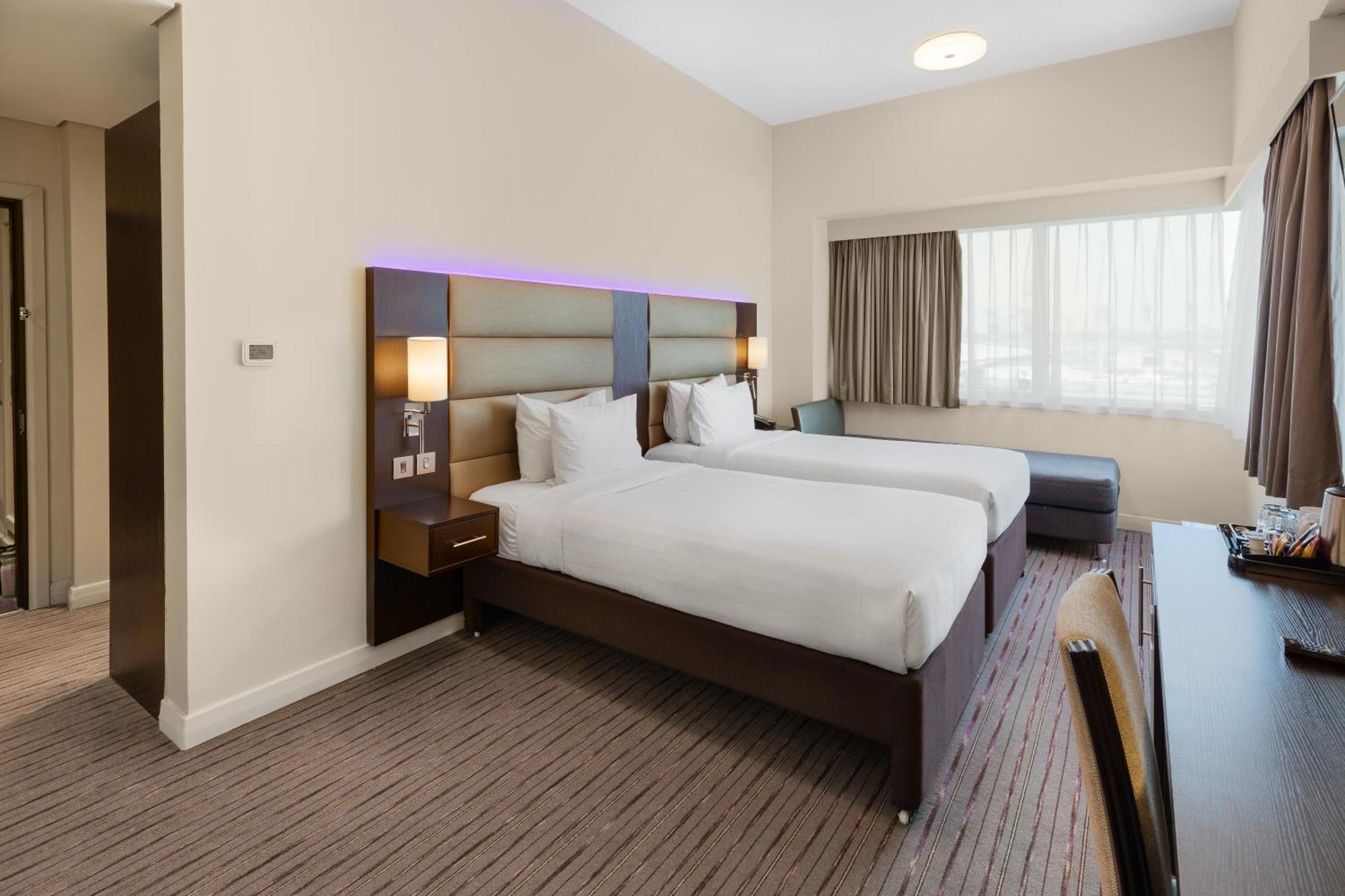 Premier Inn Dubai Ibn Battuta Mall Экстерьер фото