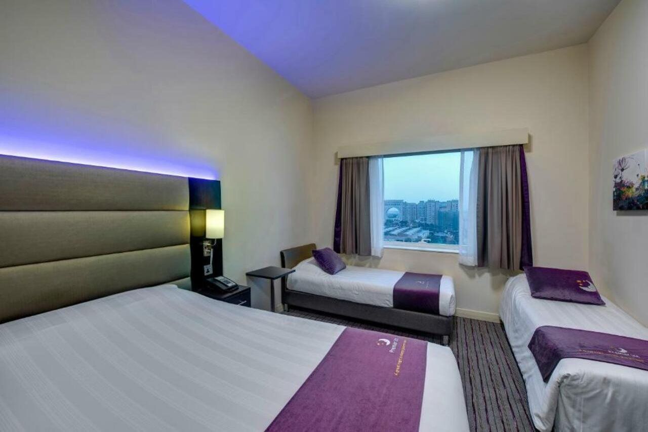 Premier Inn Dubai Ibn Battuta Mall Экстерьер фото